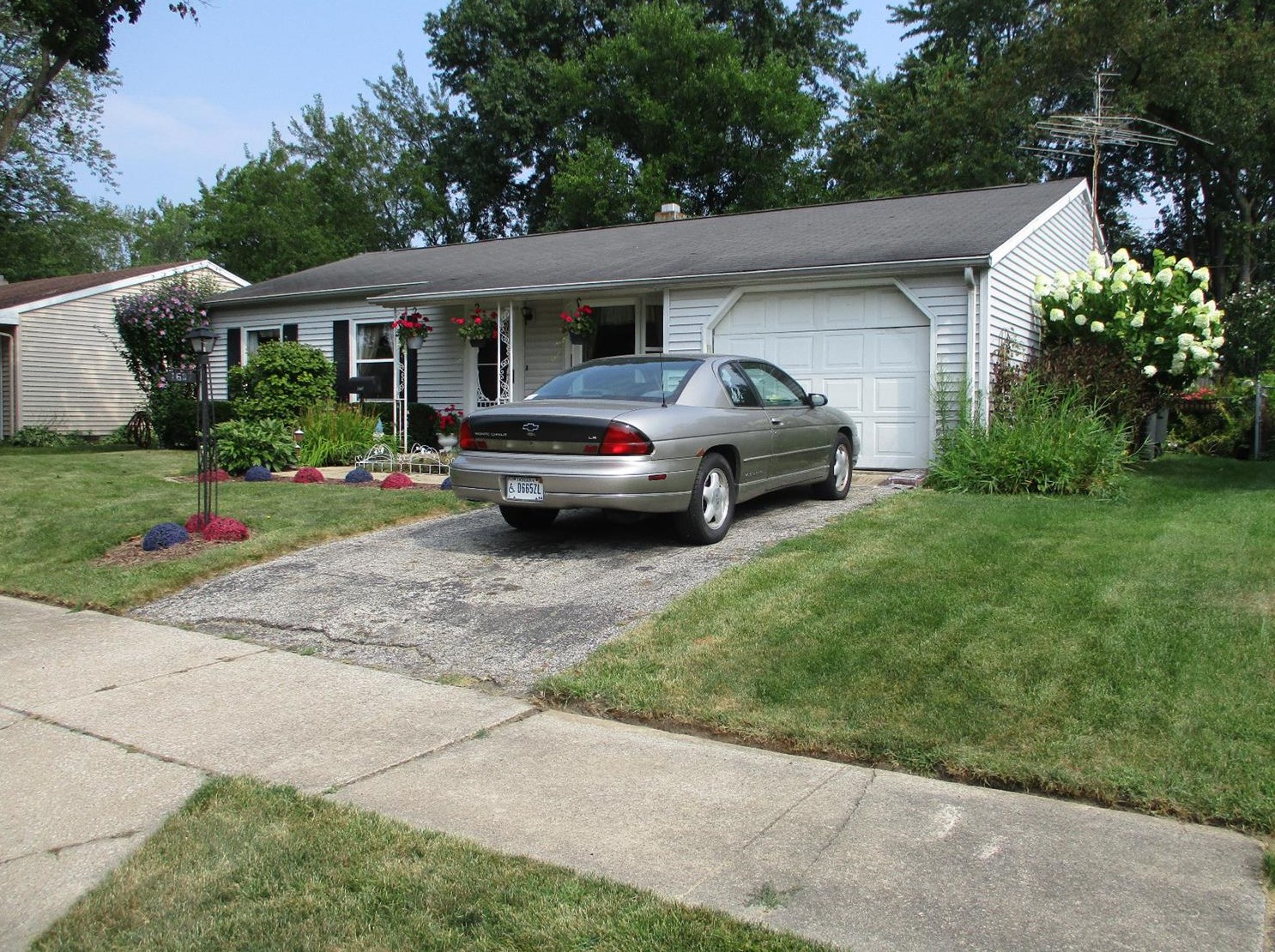 1607 Wood St, Valpo, IN 46383