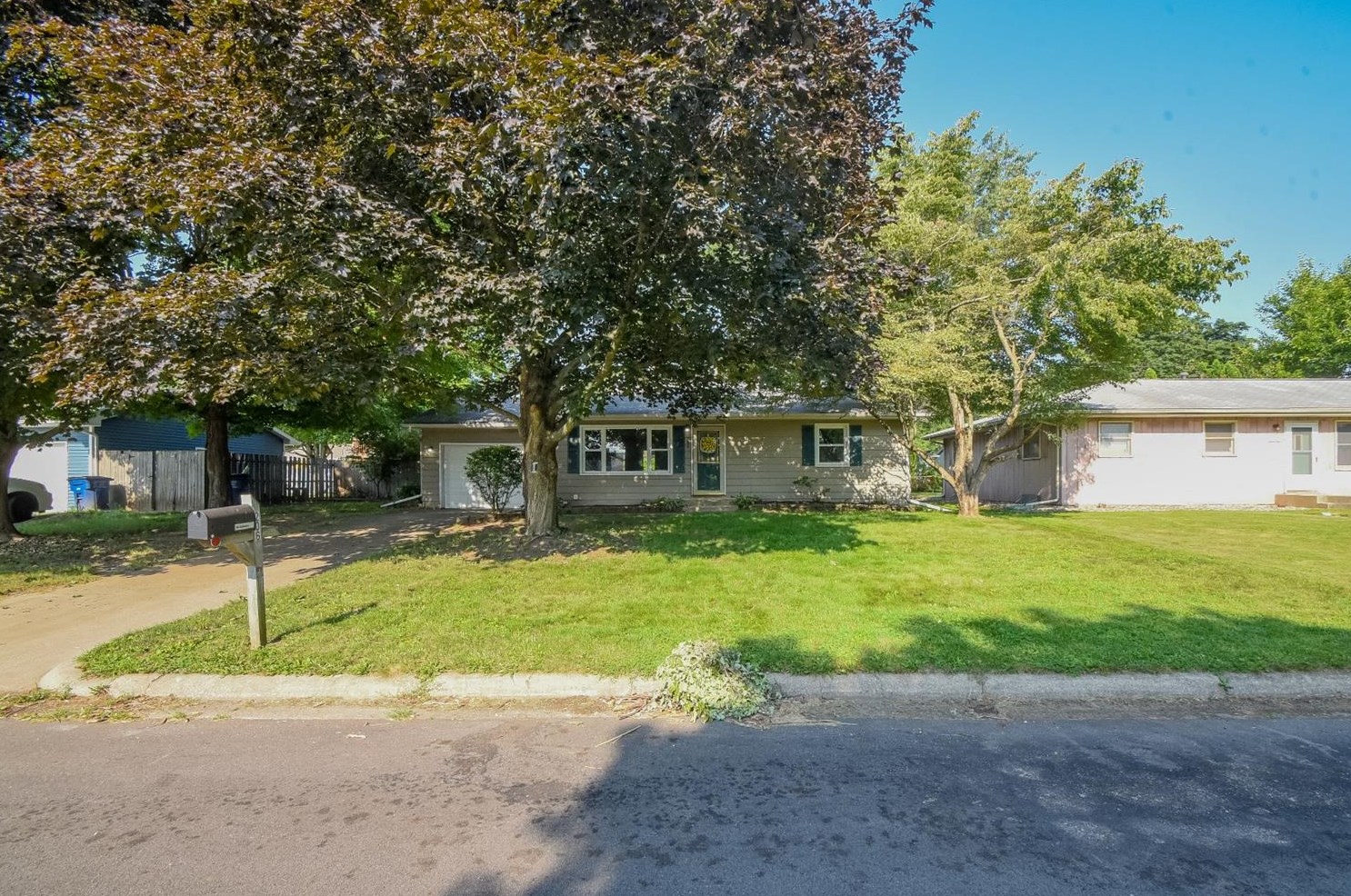 206 Greenwood Dr, La Porte, IN 46350-6122