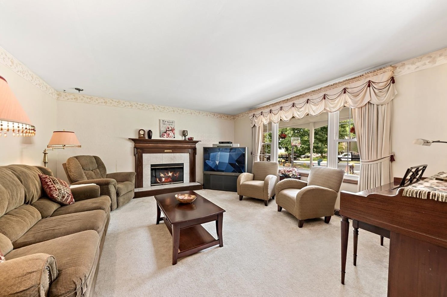 906 S Ridge St, Crown Point, IN 46307