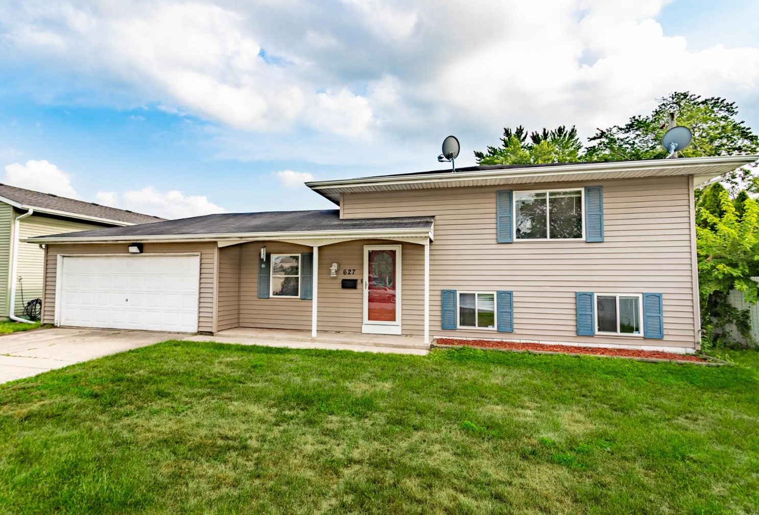 627 39th Ln, Griffith, IN 46319-1733