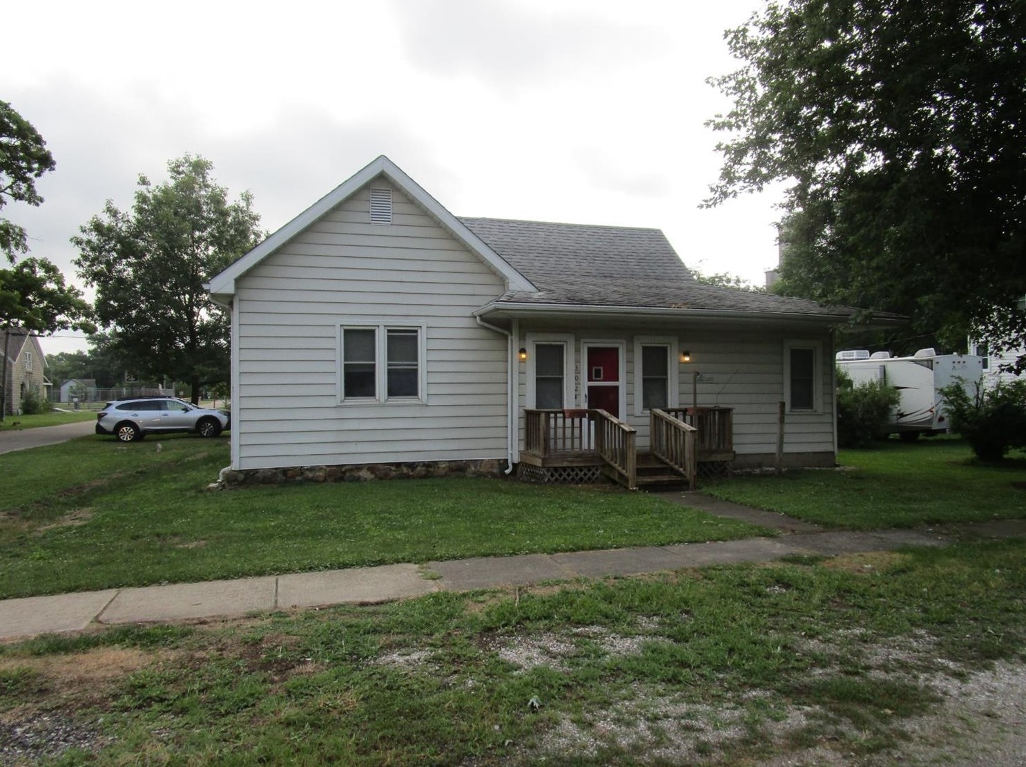 302 S Jefferson St, Medaryville, IN 47957