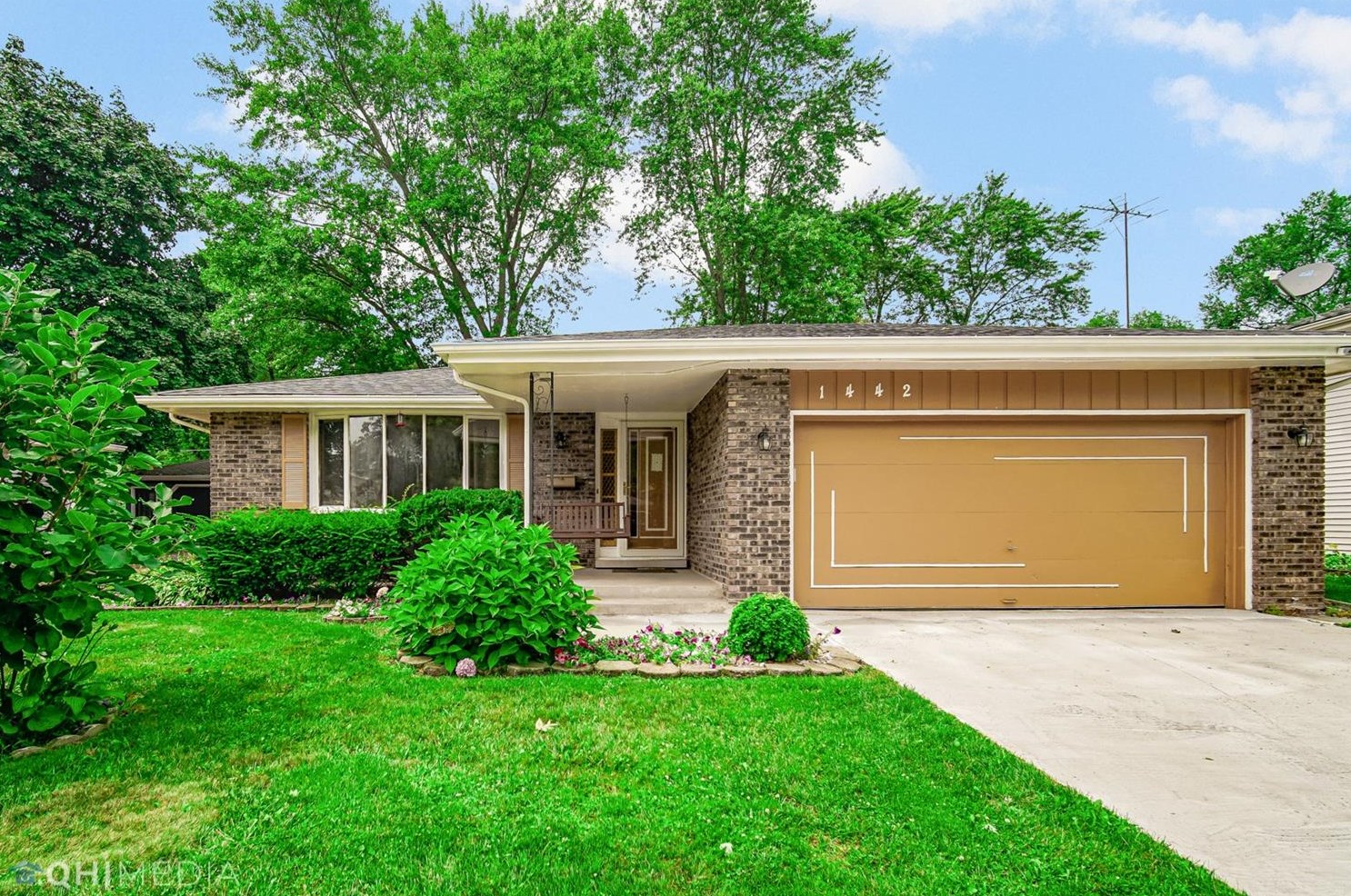 1442 Swift St, Hobart, IN 46342