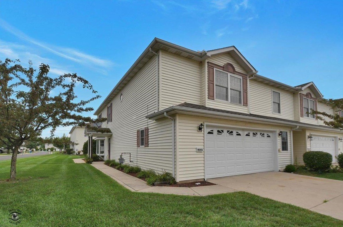 9593 Luebcke Ln, Crown Point, IN 46307