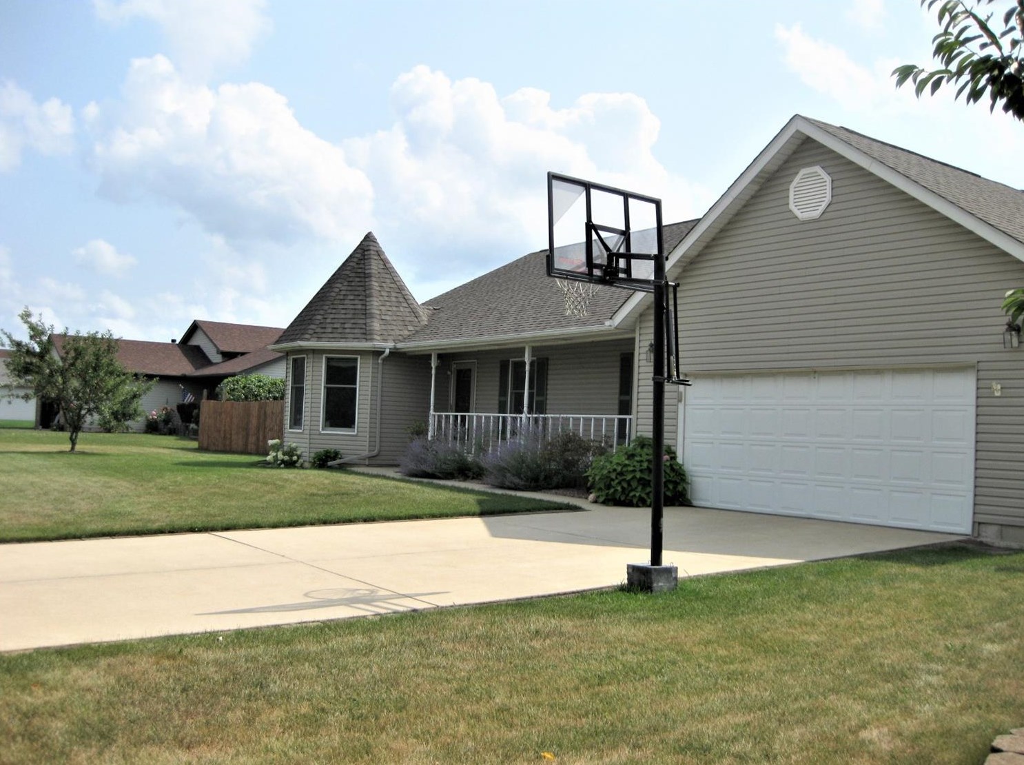 8730 Calhoun Pl, Crown Point, IN 46307