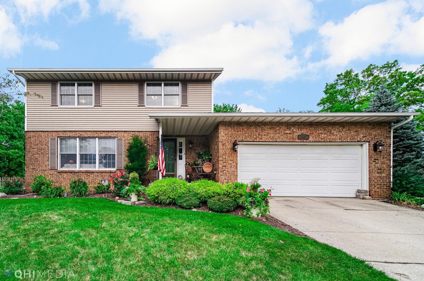 3902 Oak Grove Dr, Valpo, IN 46383