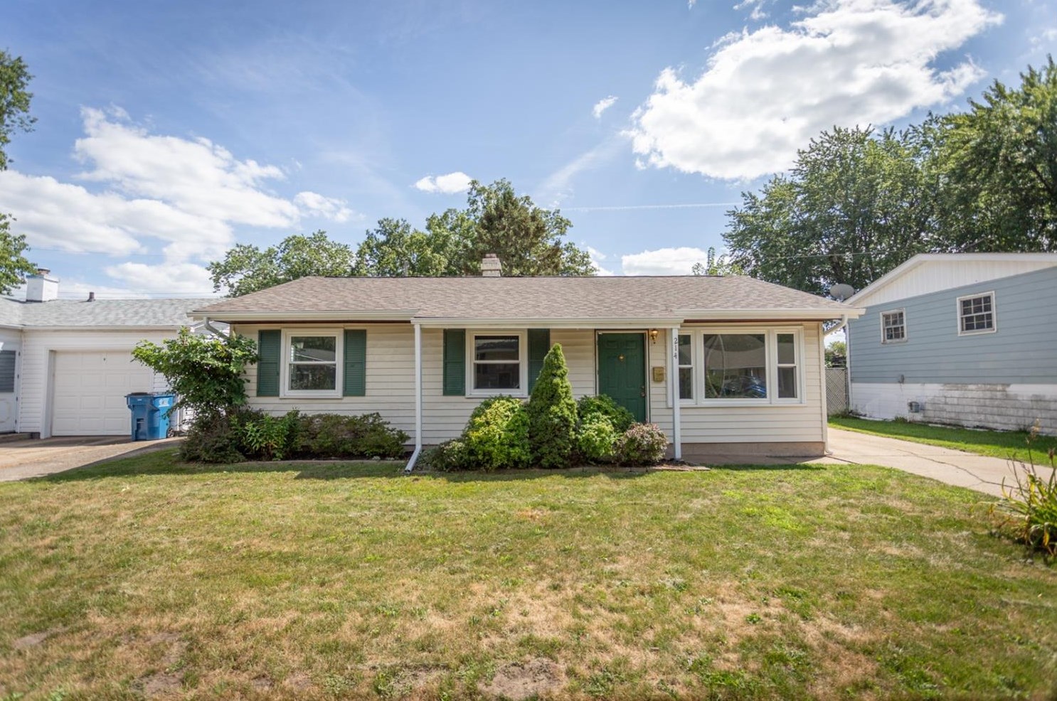 214 Roberta Ave, Michigan City, IN 46360-5950