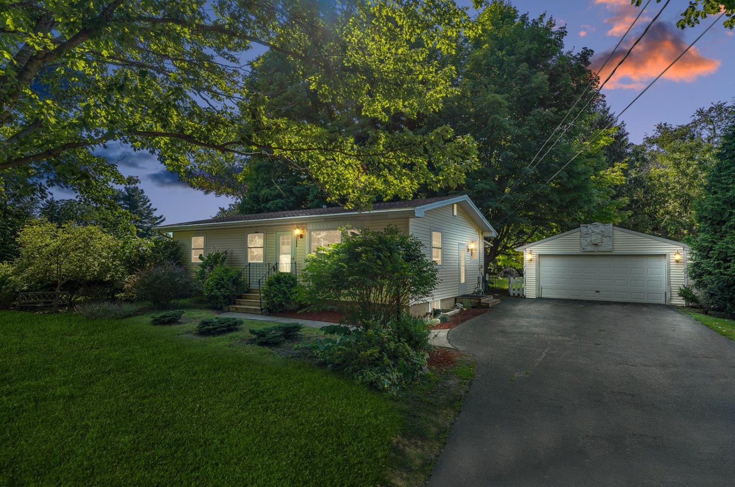1202 Marquette St, La Porte, IN 46350-6341
