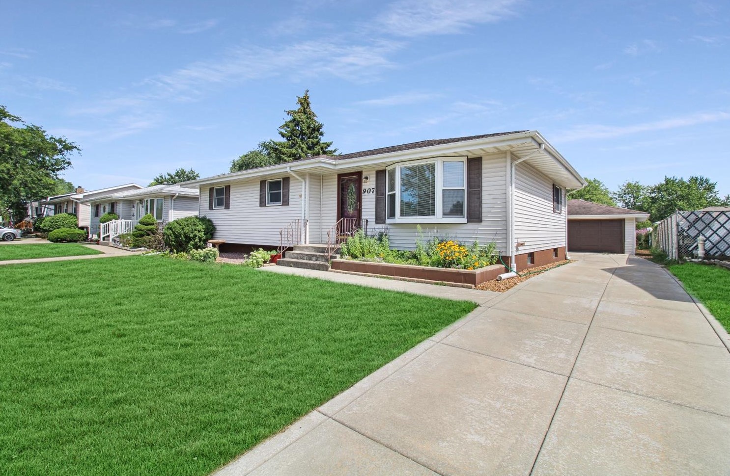 907 Harrison Ave, Dyer, IN 46311