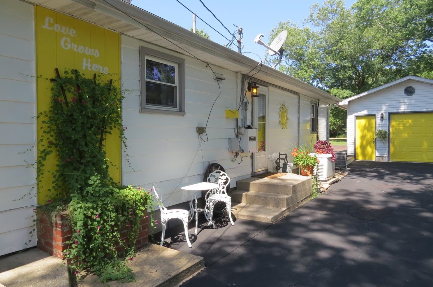 1426 W 3rd St, Hobart, IN 46342