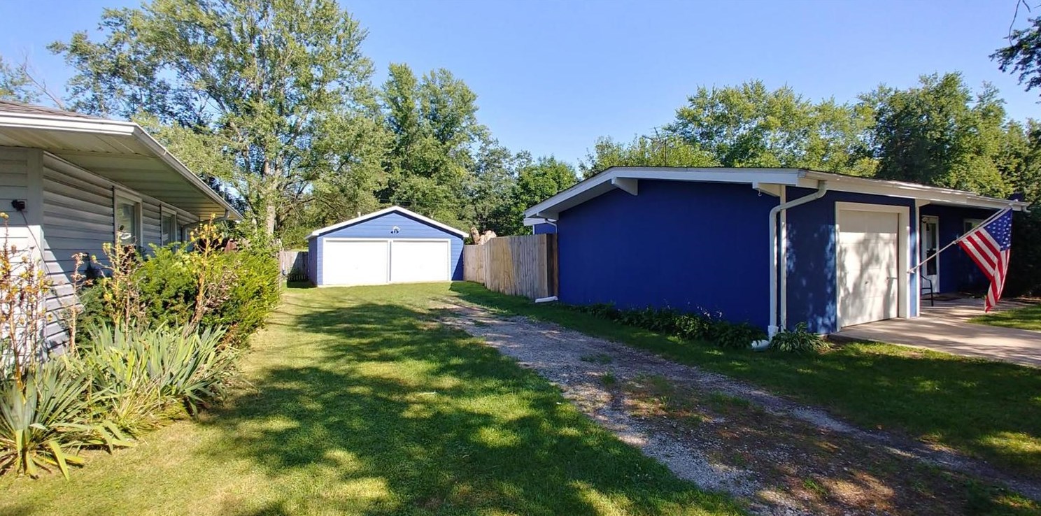 2519 Lakewood Dr, Dyer, IN 46311