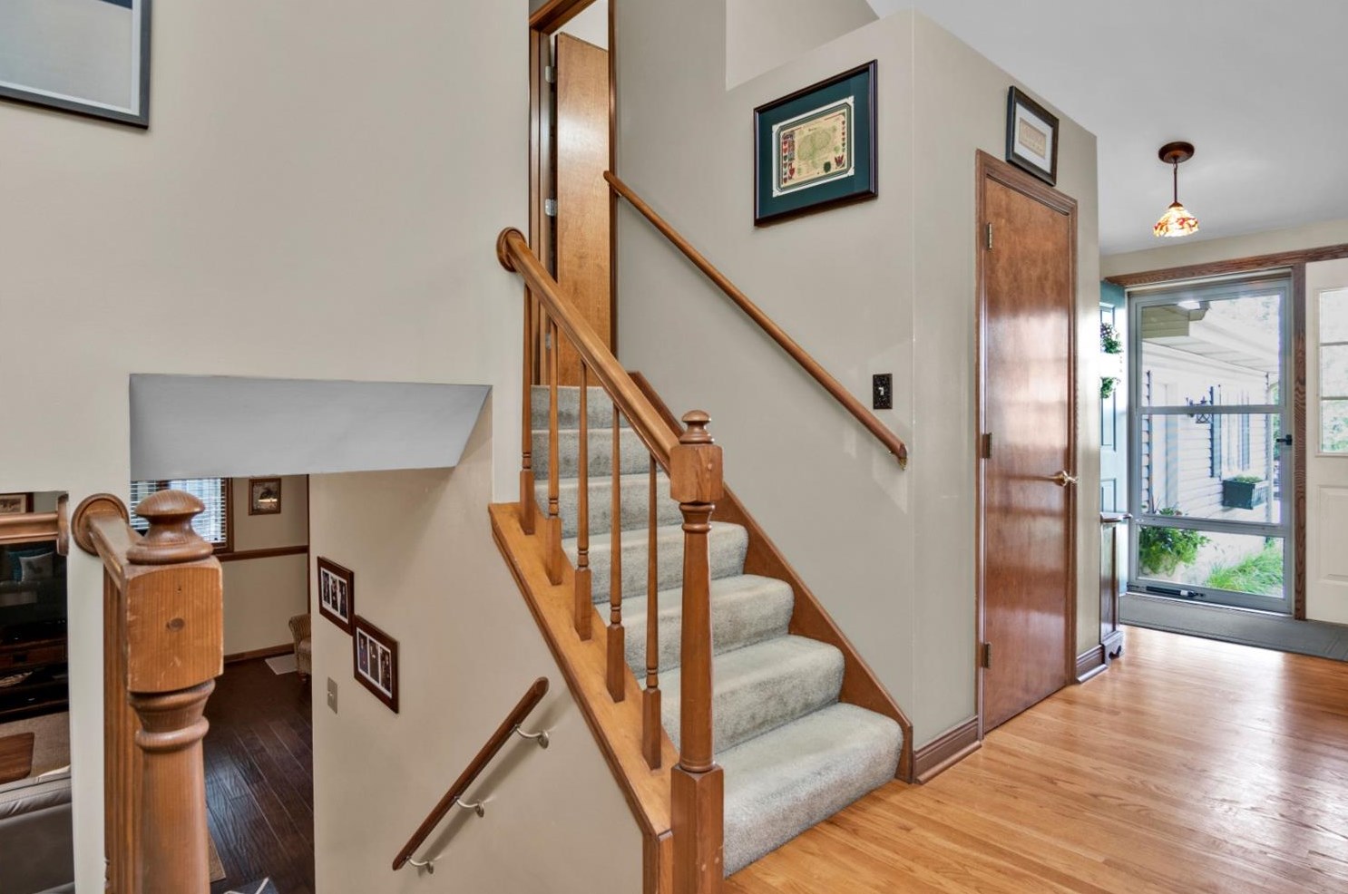 607 Oriole Ave, Griffith IN  46319-3733 exterior