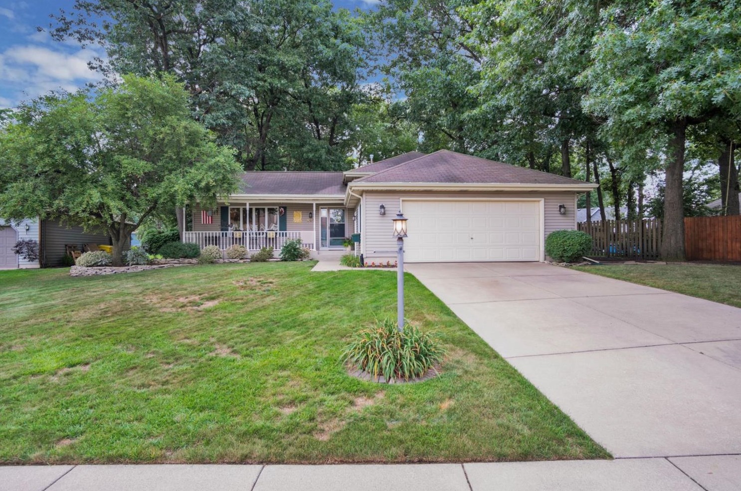607 Oriole Ave, Griffith, IN 46319-3733