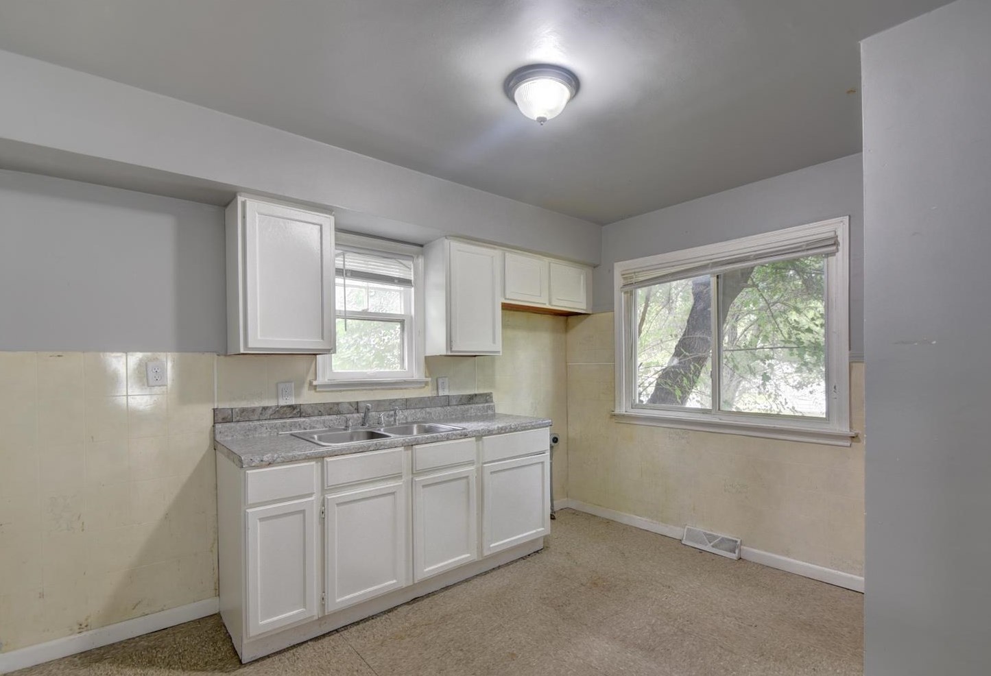 2231 Tennessee St, Gary, IN 46407-3247