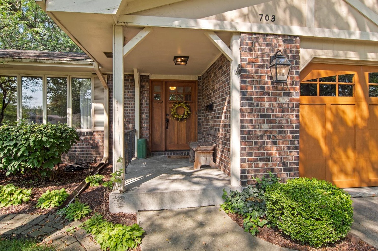 703 S Main St, Crown Point, IN 46307