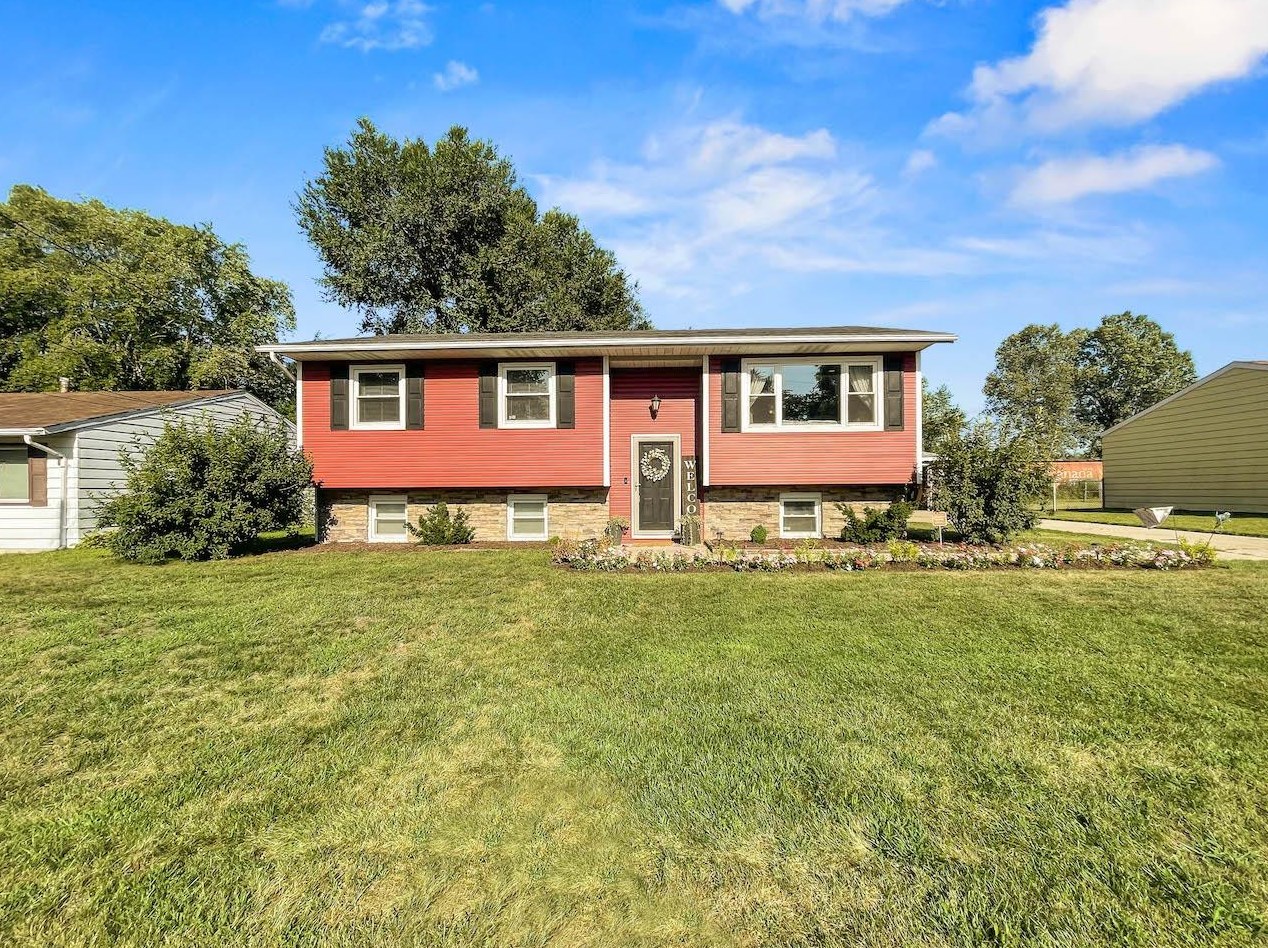 1801 Indiana Pl, Griffith, IN 46319-1112