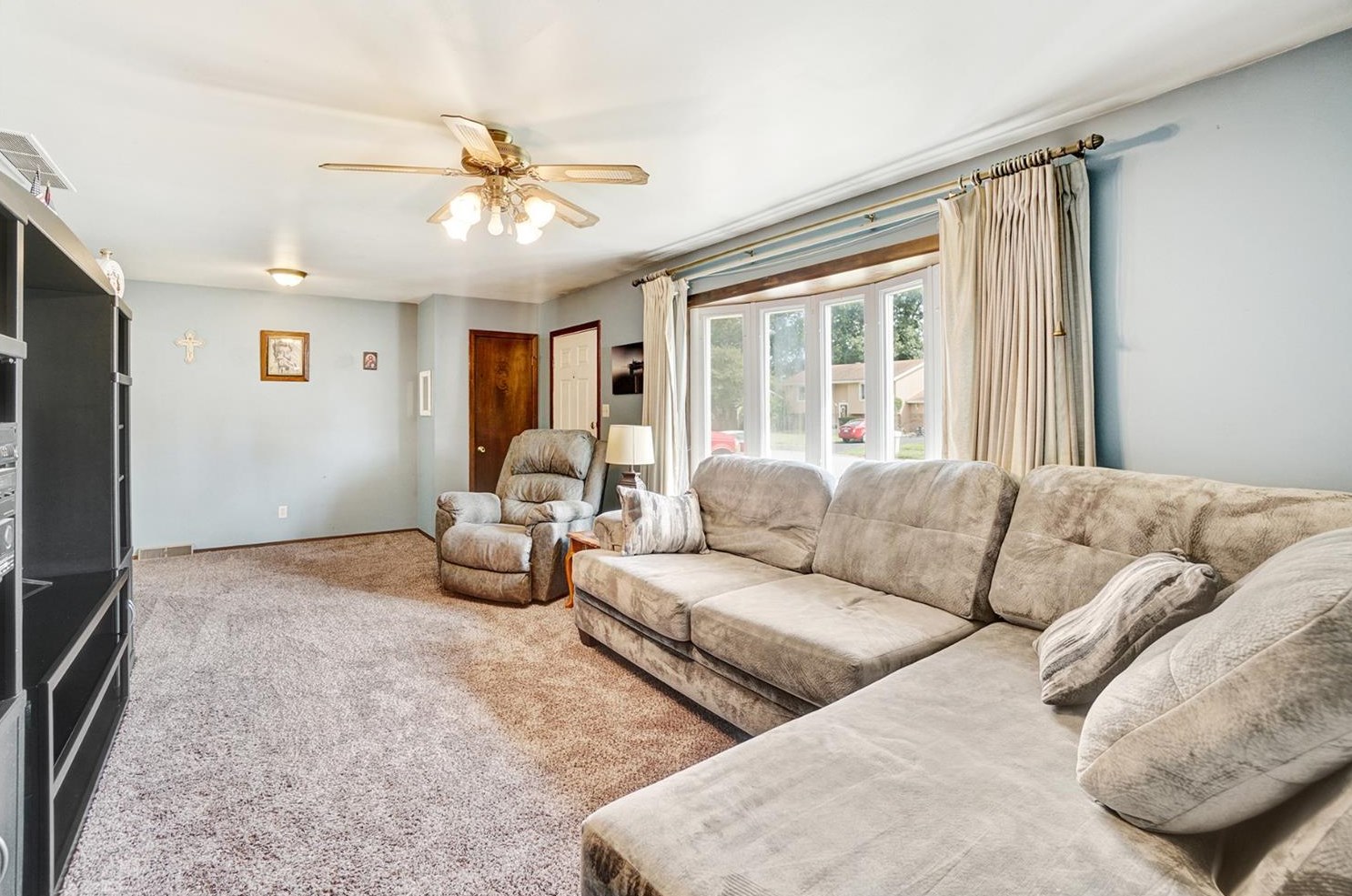 2530 Walnut Ln, Hobart, IN 46342