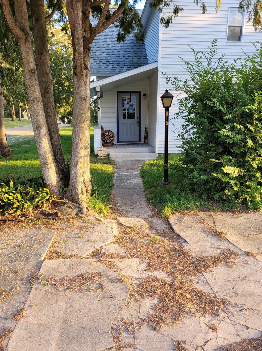615 E Main St, Medaryville, IN 47957