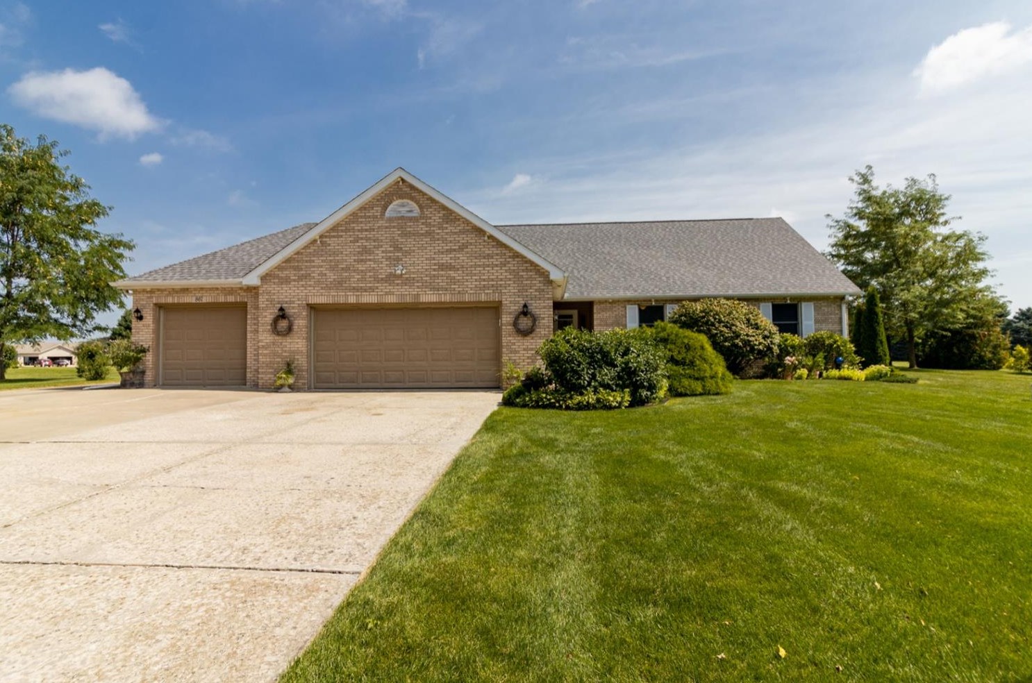 867 Andayol Dr, Kouts, IN 46347