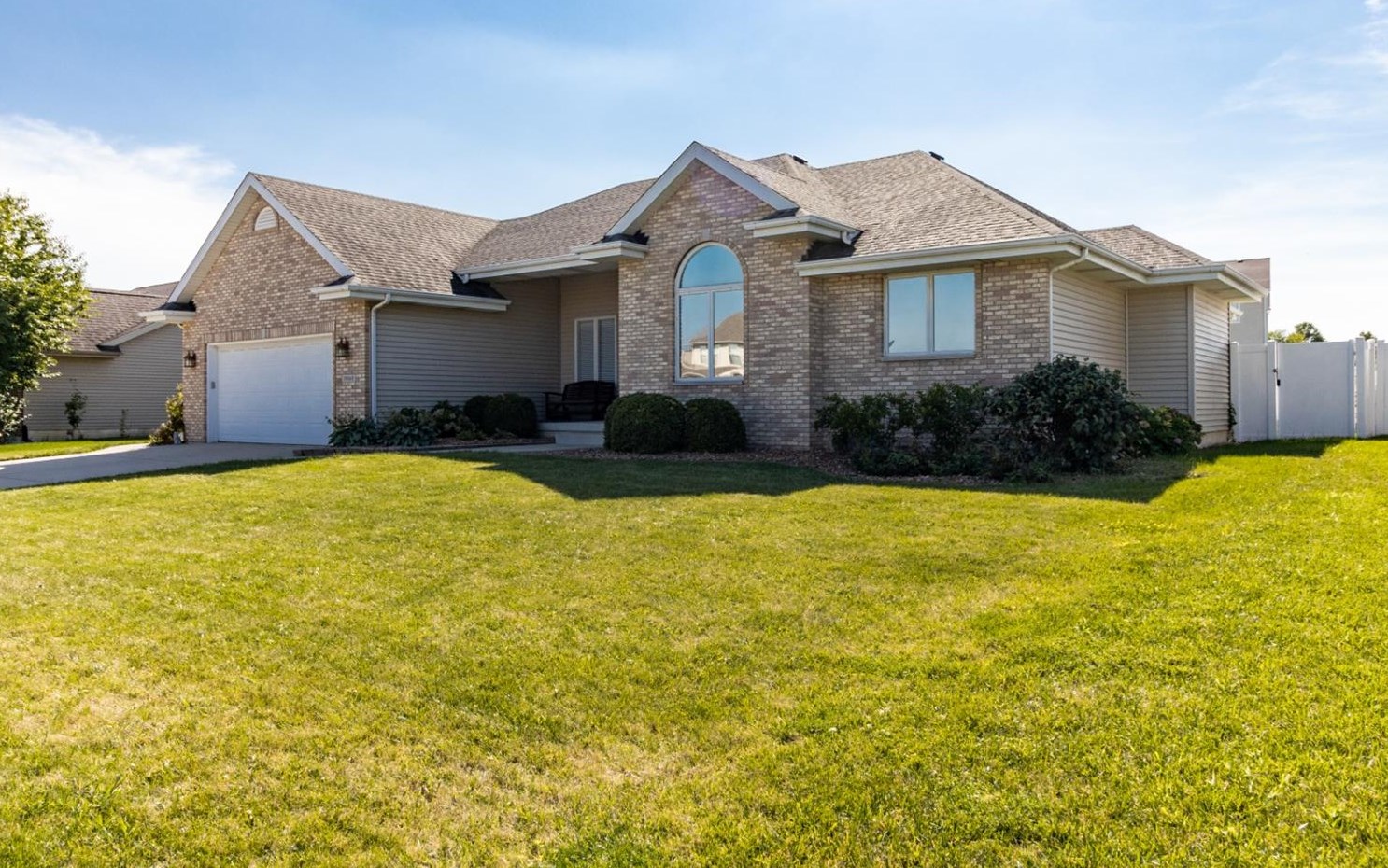 10660 Maine Dr, Crown Point, IN 46307