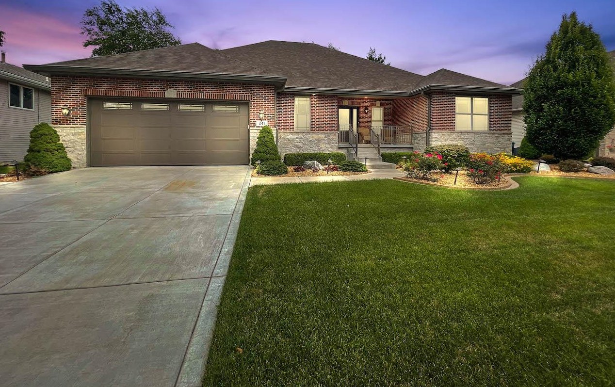 241 Elgin St, Griffith, IN 46319-2624