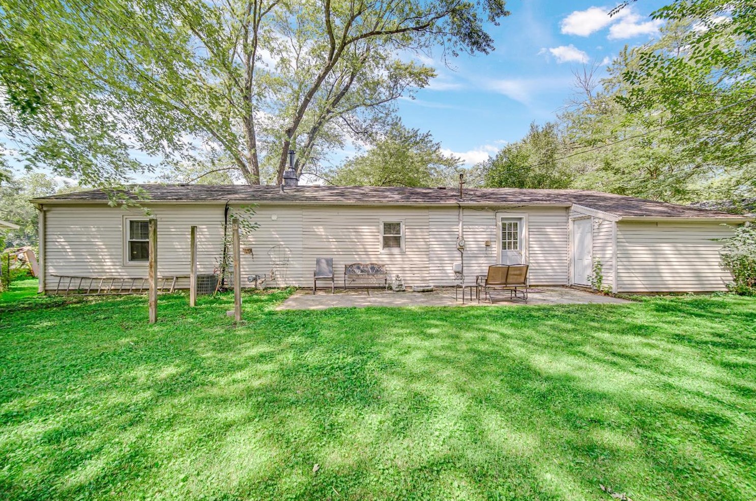 2367 Arrow St, Portage IN  46368-2601 exterior