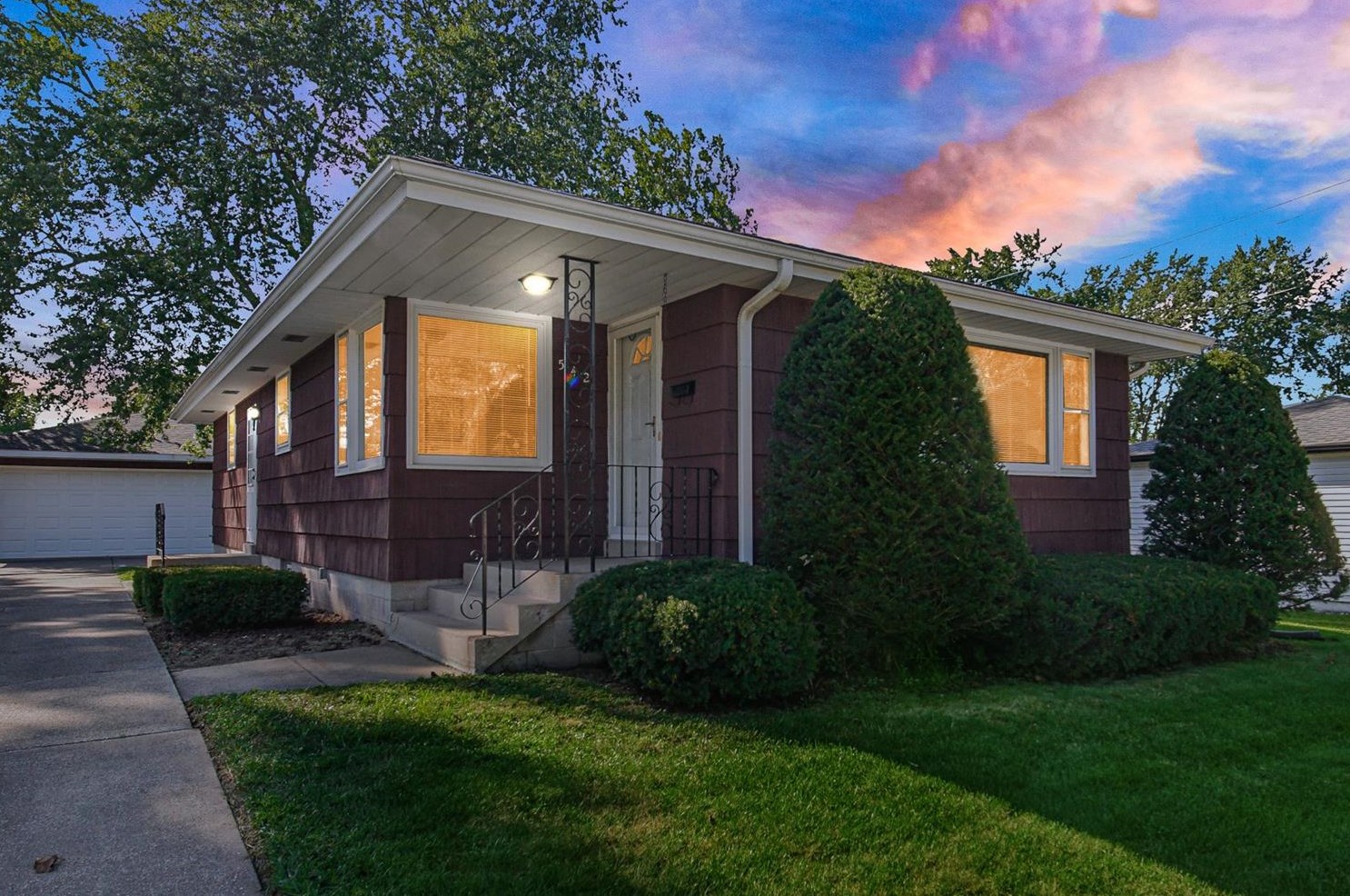 542 N Wheeler St, Griffith, IN 46319