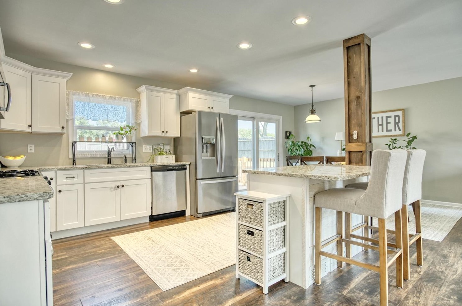 717 Cottonwood Dr, Dyer, IN 46311