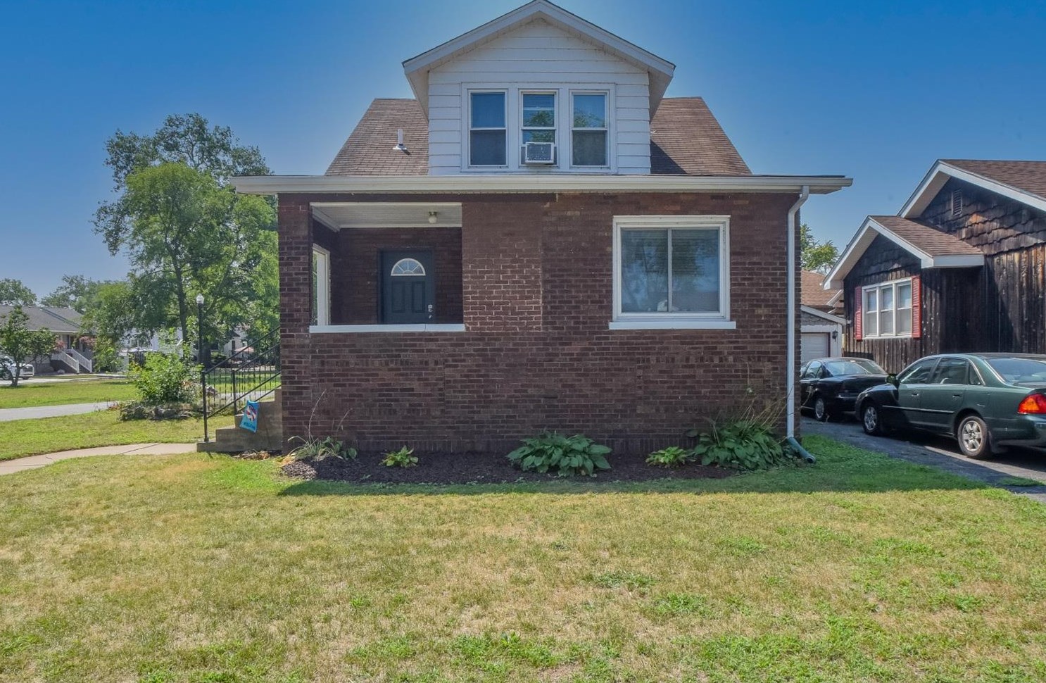 648 Burton Ct, Whiting, IN 46394