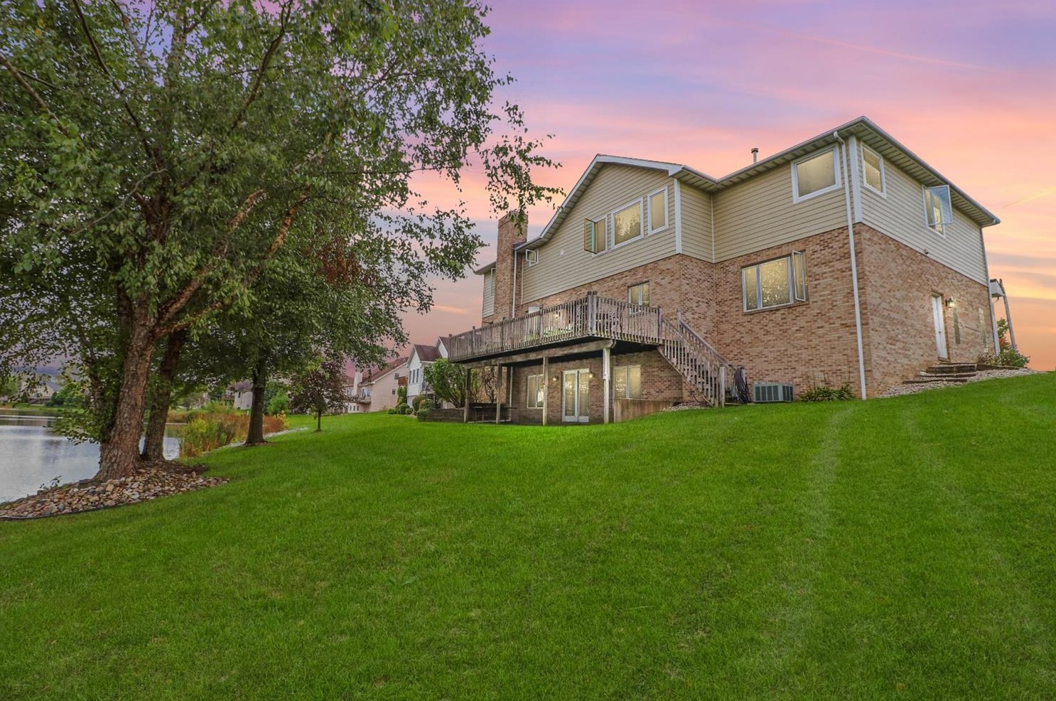 950 Doe Path Ln, Crown Point, IN 46307