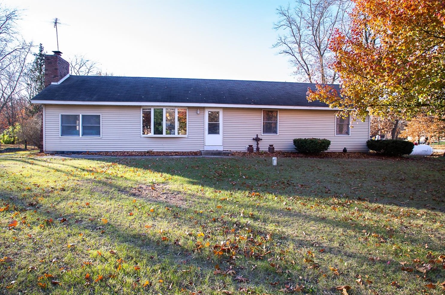 10896 Potomac Dr, Demotte, IN 46310-8206
