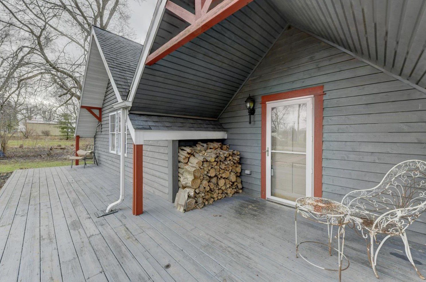 220 N 3rd St, Mount Ayr, IN 47964