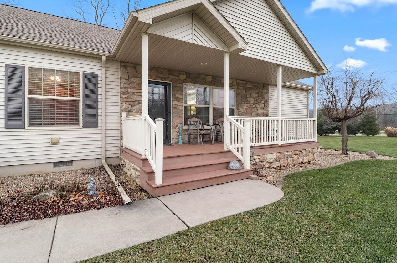 253 Garnet Dr, Valpo, IN 46385-5300