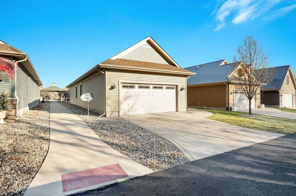 1460 Swansea Ln, Valpo, IN 46385