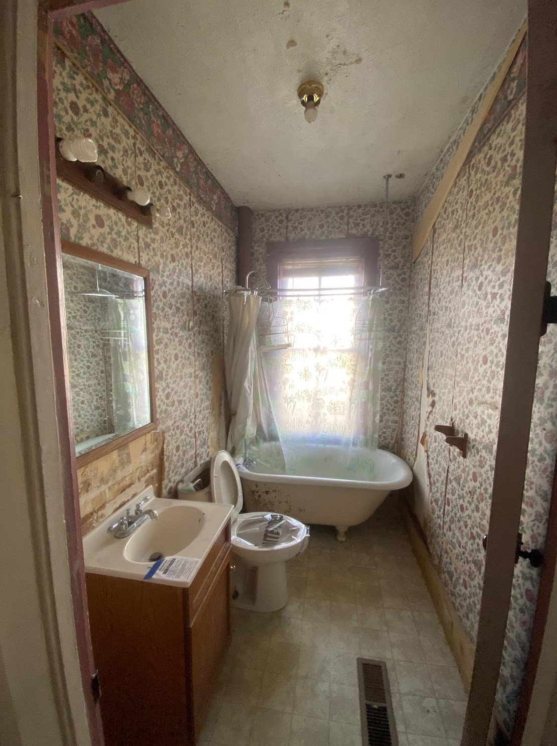 701 Ridge St, La Porte, IN 46350-3744