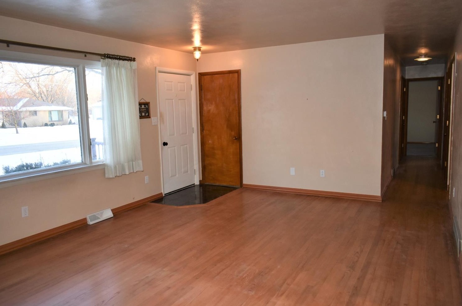152 Country Club Dr, La Porte, IN 46350-1965