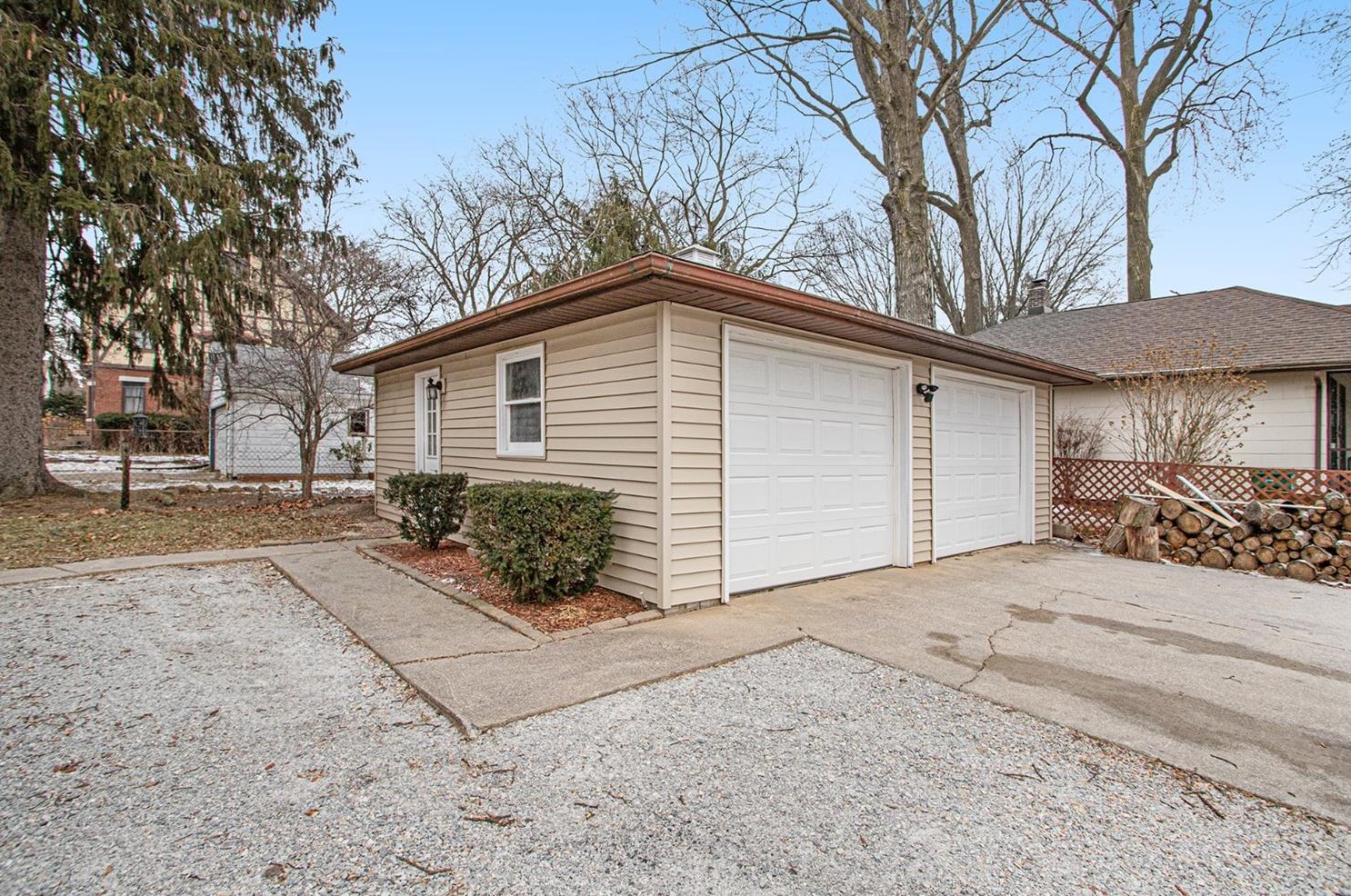 1012 Weller Ave, La Porte, IN 46350-2934