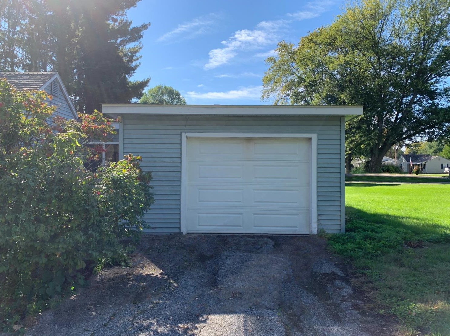 1006 16th St, La Porte, IN 46350-5731