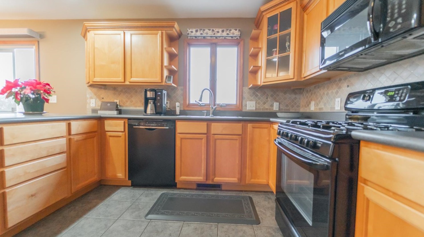 6586 Arrowhead Dr, Schererville IN  46375-5347 exterior