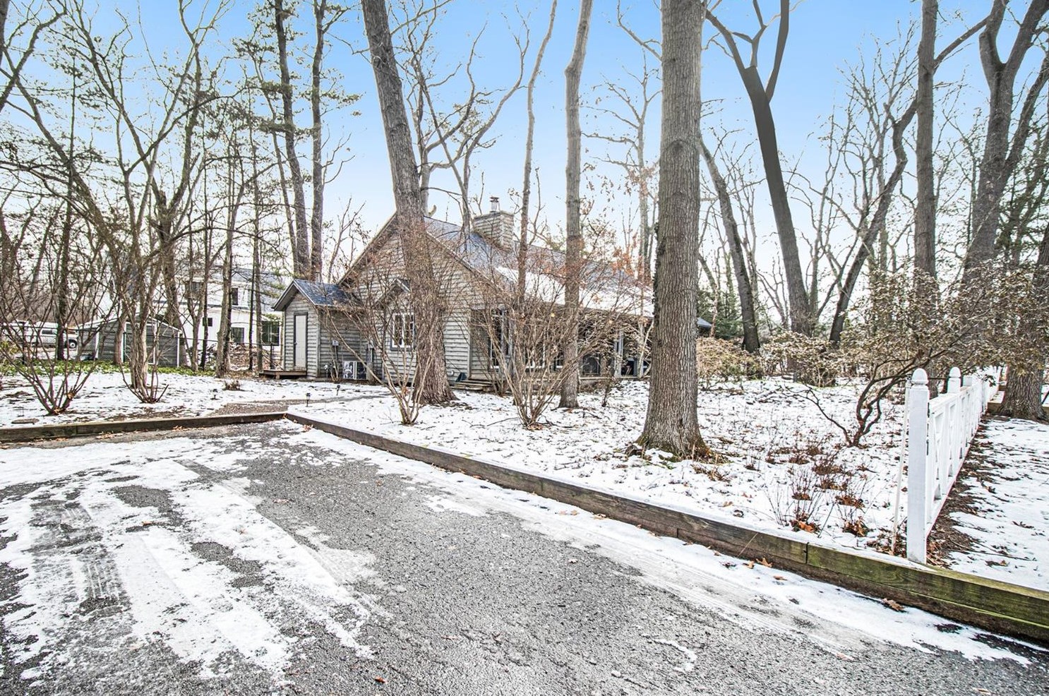417 Pokagon Dr, Michigan City, IN 46360-1240