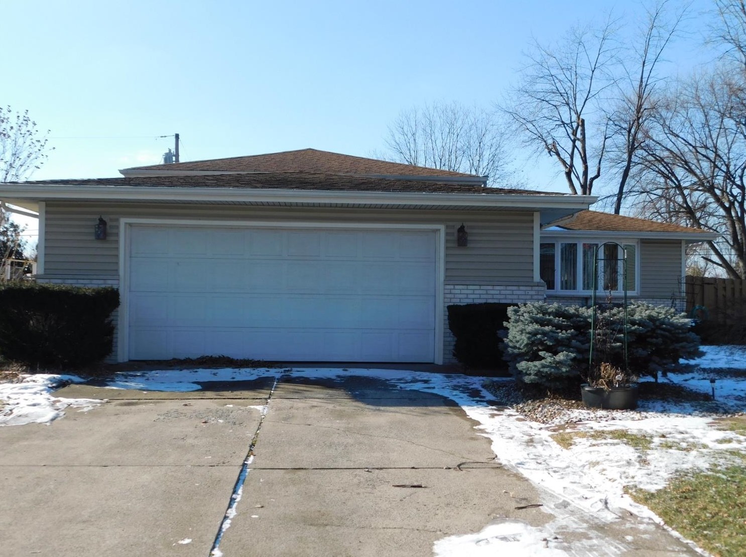724 Harvey St, Griffith, IN 46319-1516