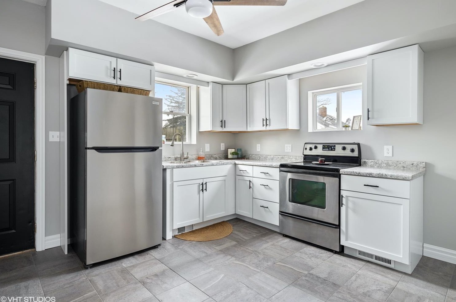12 Walnut St, Rolling Pr, IN 46371-7026