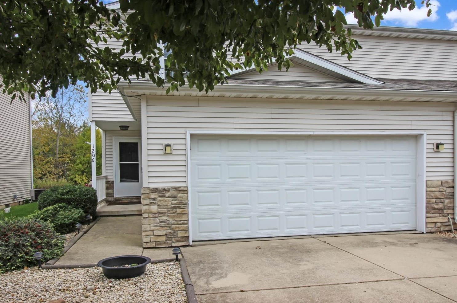 1206 Emma Ct, Valpo, IN 46383