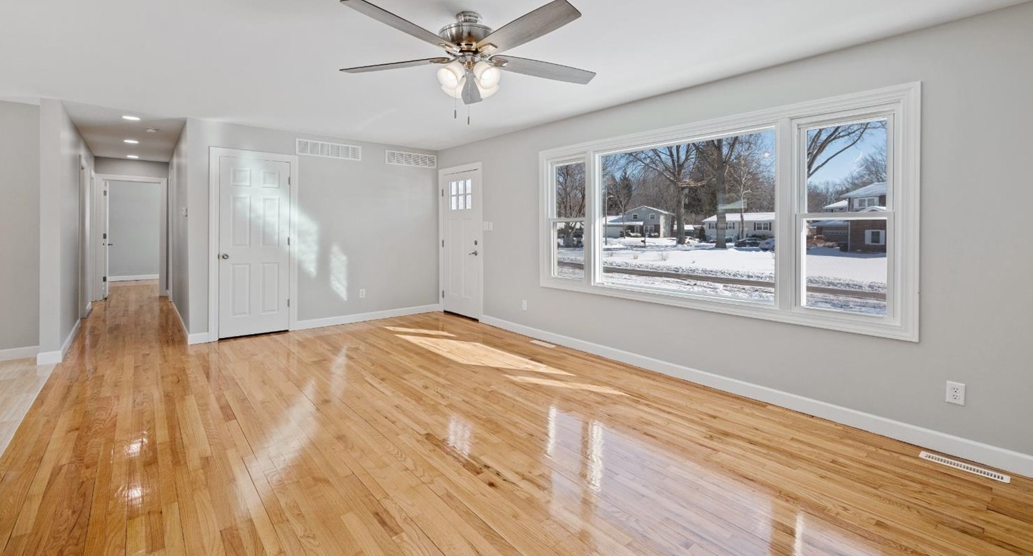 207 Lawndale Pl, Michigan City, IN 46360