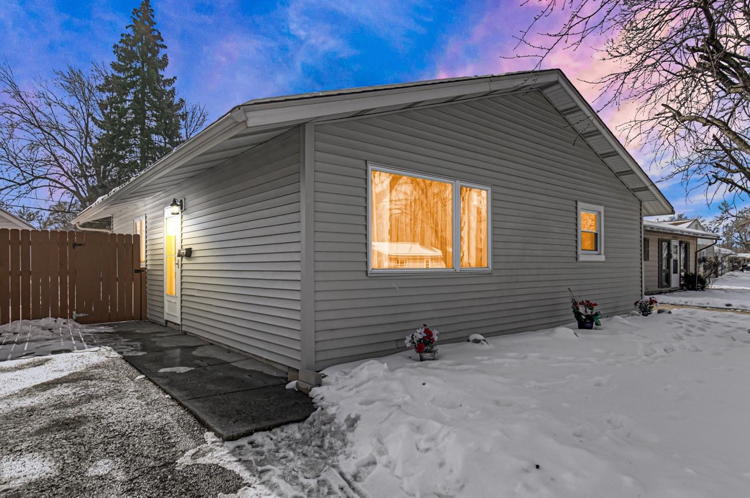 2434 River Dr, Hammond, IN 46322