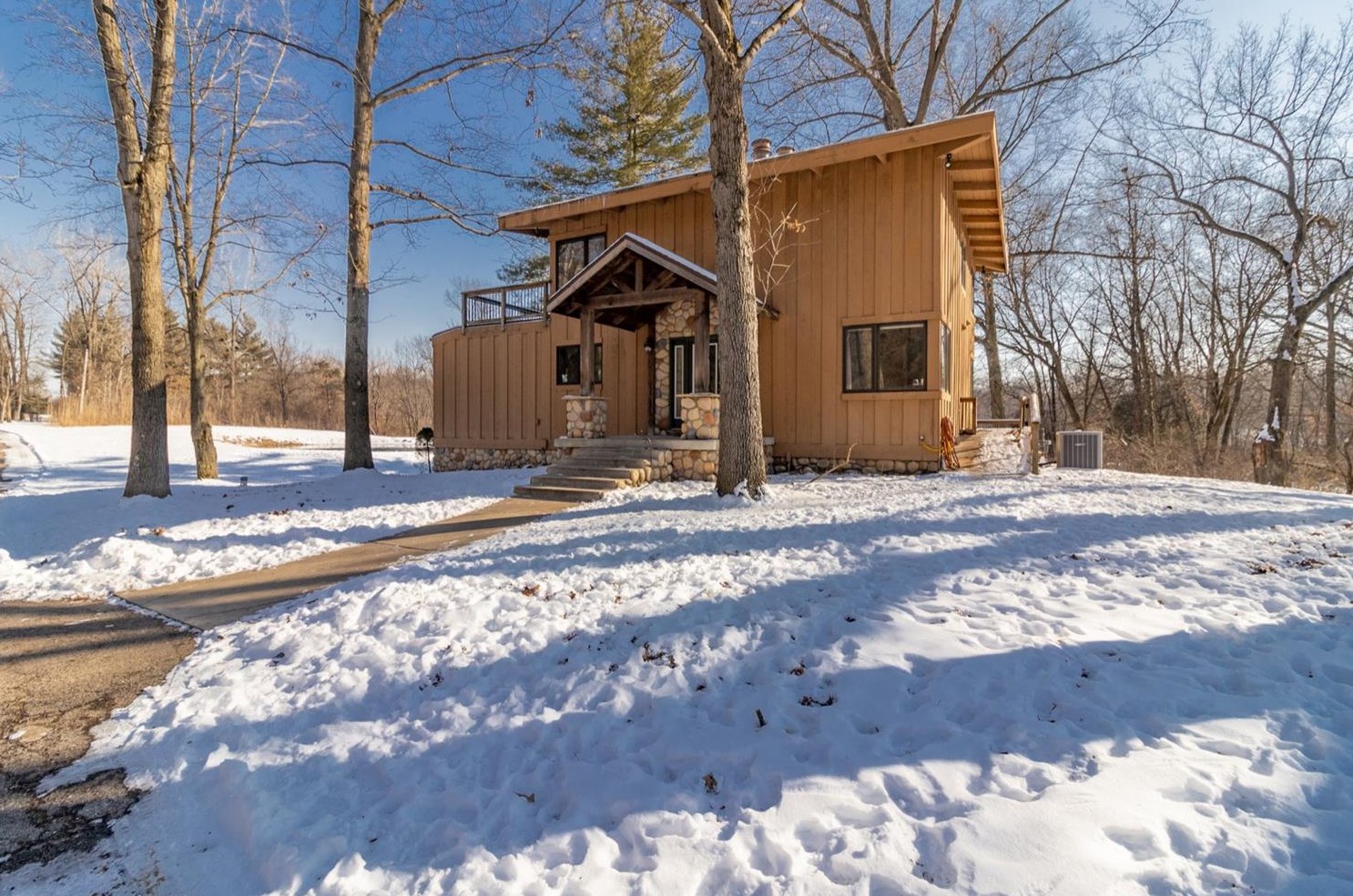 10009 Sycamore Rd, Inwood, IN 46563