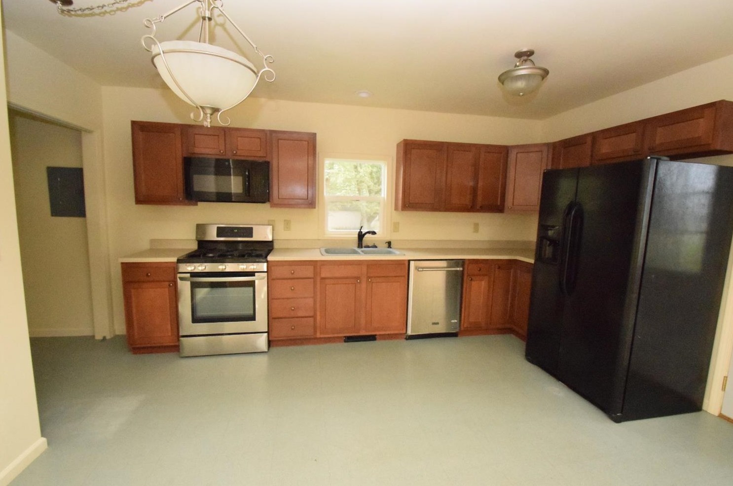 1005 S 19th St, Porter, IN 46304