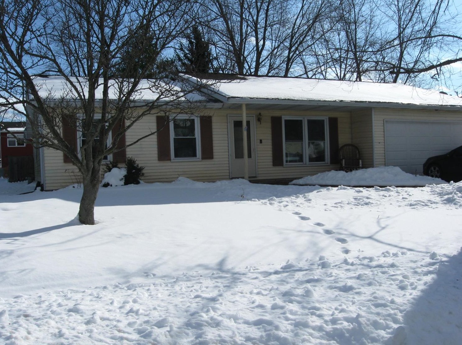 2304 Shaker Dr, Valpo, IN 46383