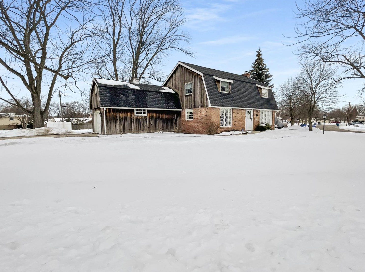 745 Maple Ln, Crown Point, IN 46307