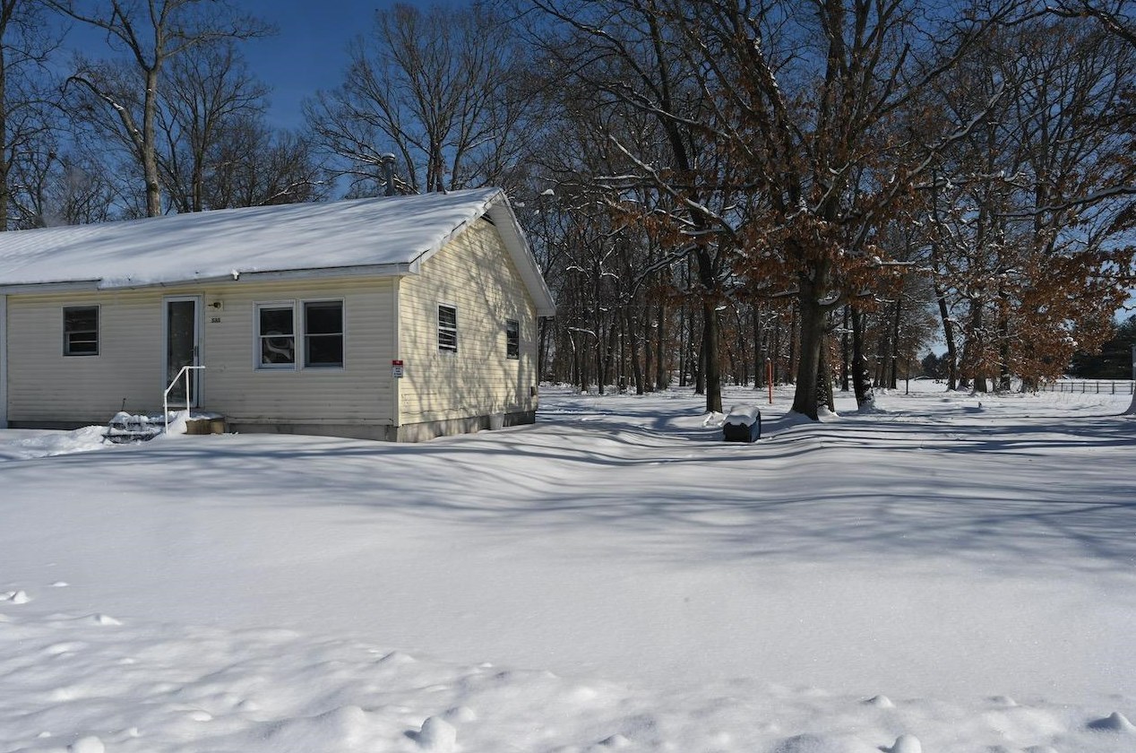 535 Kenilworth Rd, Kingsford Heights, IN 46346