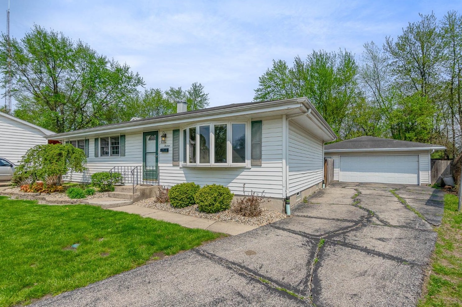 1313 Indiana St, Griffith, IN 46319-1602